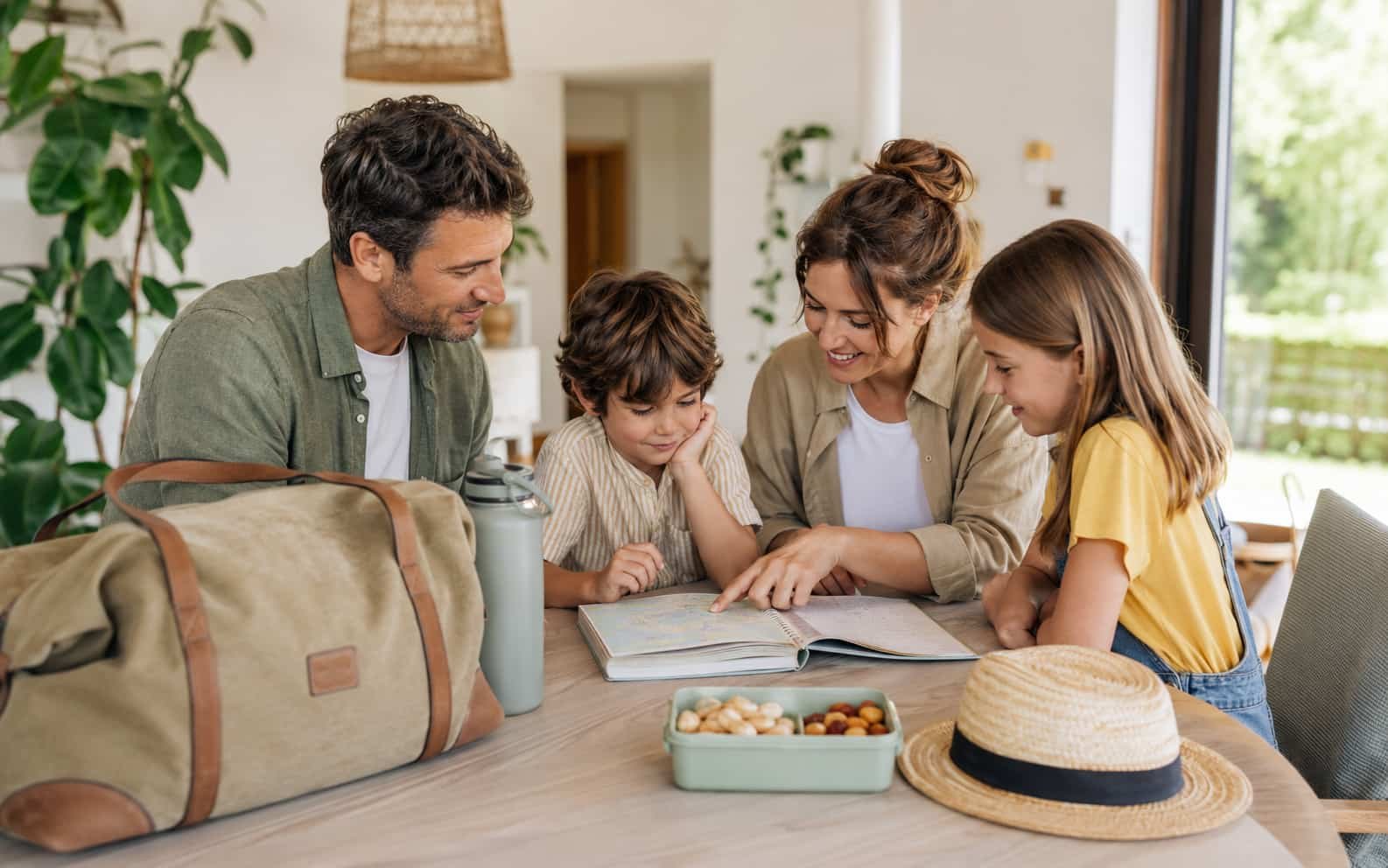 Planungsszene für Familienferien und Ausflüge